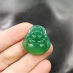 Charm bouddhiste vert pour bien-être et sérénité