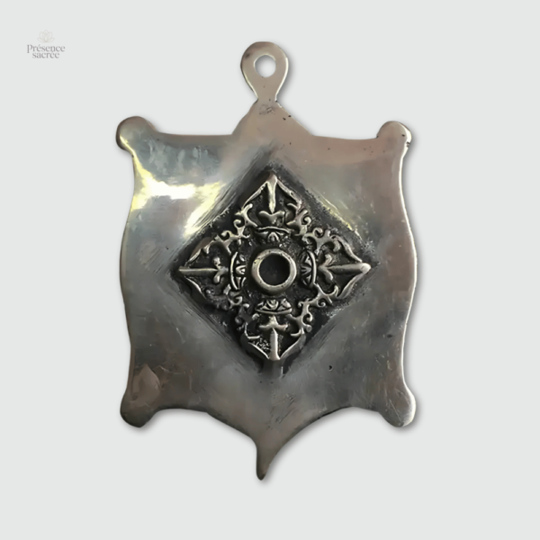 Amulette représentant les 12 signes du zodiaque bouddhiste