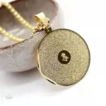 Amulette Om en méditation pour l'équilibre spirituel