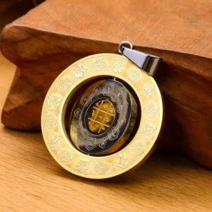 Amulette Bouddhiste en or avec symbole Om