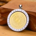 Amulette Om, design circulaire en or