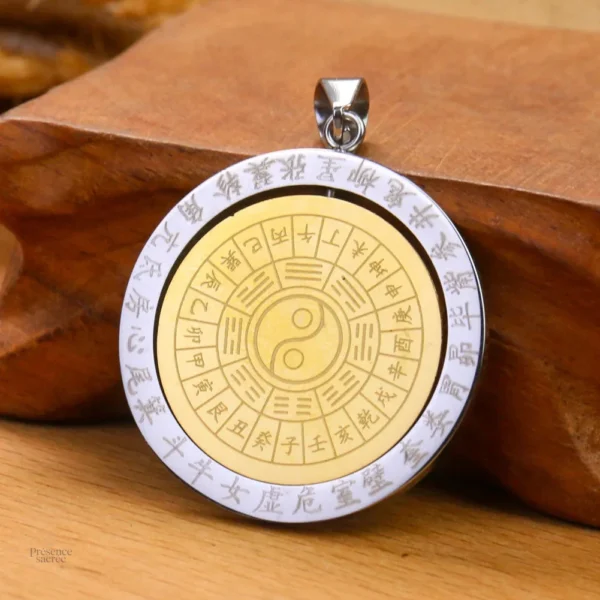 Amulette Om, design circulaire en or