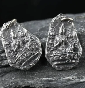 Porte bonheur en argent, amulette bouddhiste classique