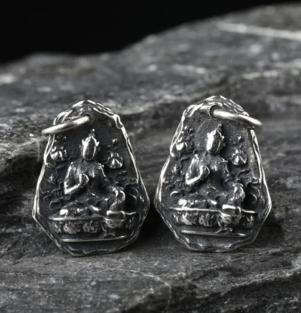 Offrez une amulette bouddhiste, argent raffiné