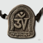 Amulette Bouddhiste Tibétaine Ancienne en métal décoratif