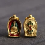 Design traditionnel sur l'amulette Jambhala