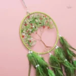Capteur de rêves vert avec motif d'arbre de vie