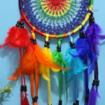 Capteur de rêves aux couleurs chakra pour la méditation