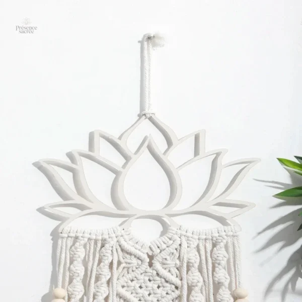 Attrape-rêve en macramé avec motif fleur de lotus