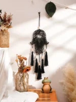 Capteur de rêves en noir, motif de la Main de Fatma