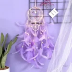 Attrape-rêves violet et blanc décoratif pour un sommeil paisible