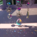 Attrape lumière en cristal pour un effet de prisme coloré