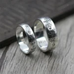 Bague argentée inspirée de la culture tibétaine