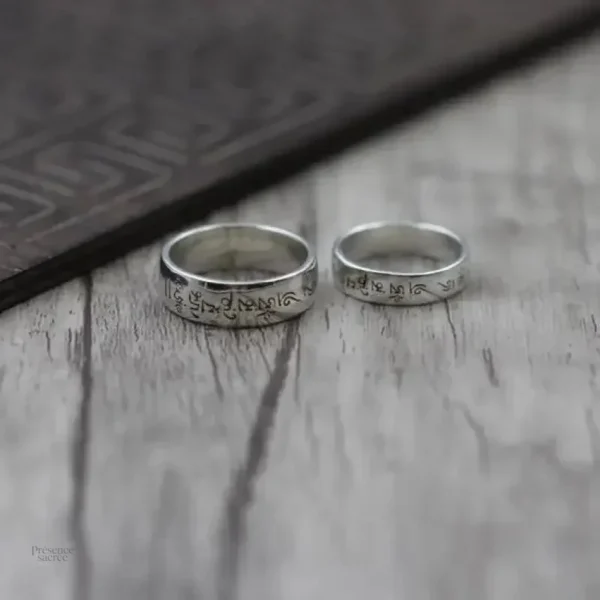 Bague tibétaine en argent, symbole de spiritualité