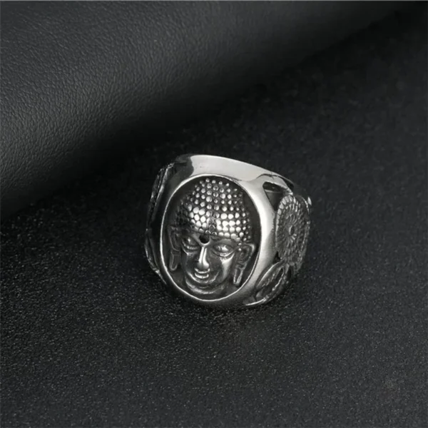 Bague Bouddha, design élégant en argent