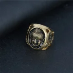 Bague en argent représentant Bouddha