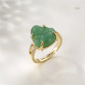 Bague bouddhiste ornée de pierre jade