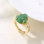 Bague élégante en jade avec motif Bouddha