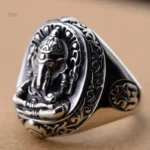Bague bouddhiste avec motif de Ganesh stylisé