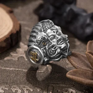 Bague représentant Bouddha avec motifs démoniaques