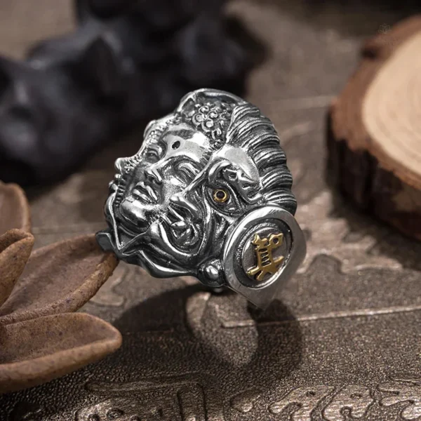 Bague symbolique alliant Bouddha et motifs démoniaques