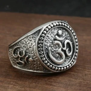 Bijou en argent représentant le symbole Om pour homme
