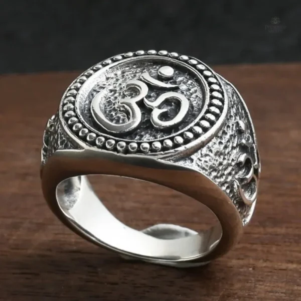 Accessoire en argent pour homme inspiré de la culture bouddhiste