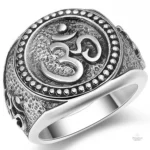 Bague décorative homme motif Om, élégance ethnique en argent