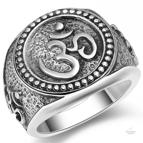 Bague décorative homme motif Om, élégance ethnique en argent