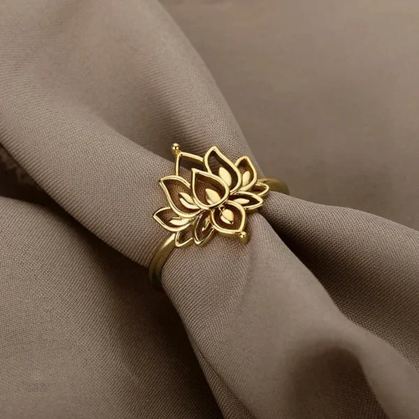 Bague Lotus, symbole de pureté et d'illumination