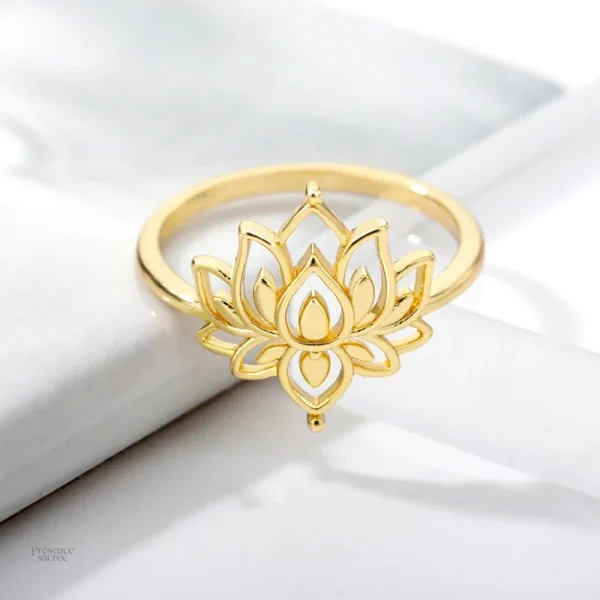 Bague Lotus en argent, reflet de sérénité
