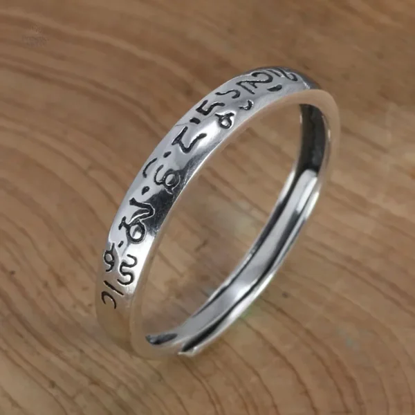 Bague argent avec mantra, symbole spirituel apaisant