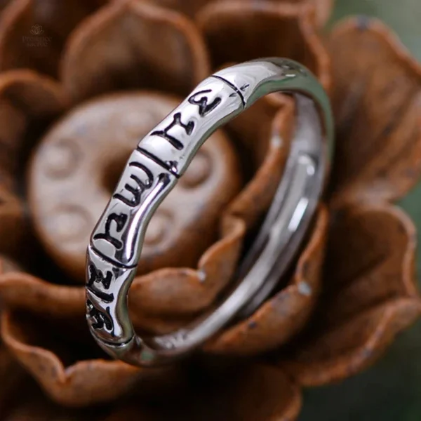 Bijou Mantra en argent, accessoire pour méditation