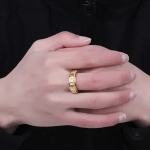 Bague Bouddhiste en or aux motifs spirituels