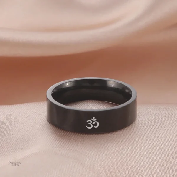 Bague Om délicate, symbole de la sagesse et de l'harmonie