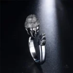 Bague avec motifs bouddhistes, accessoire spirituel unique