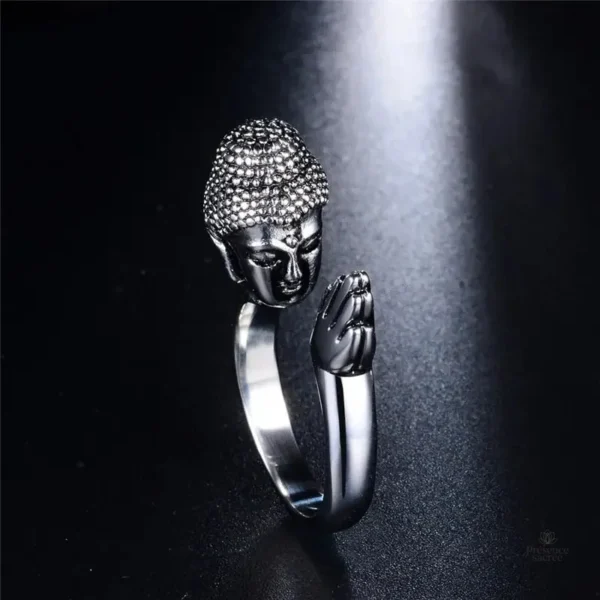 Bague avec motifs bouddhistes, accessoire spirituel unique