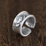 Bague Sutra élégante, représentant le lotus