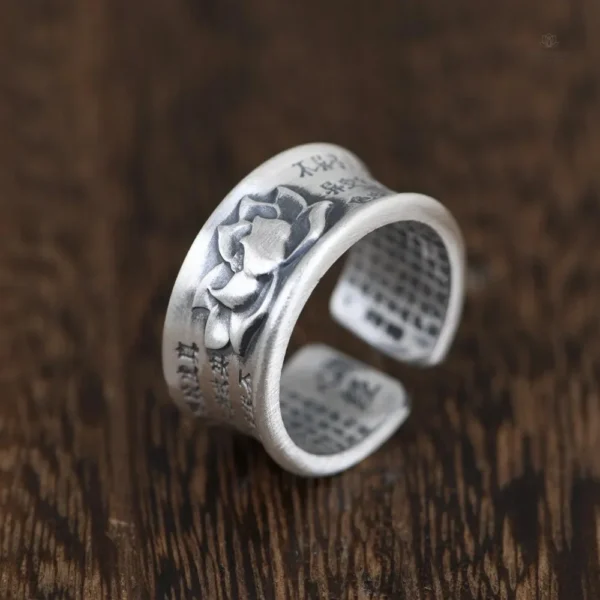 Bague Sutra élégante, représentant le lotus