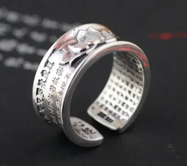 Bague Sutra du Lotus, un bijou de sérénité