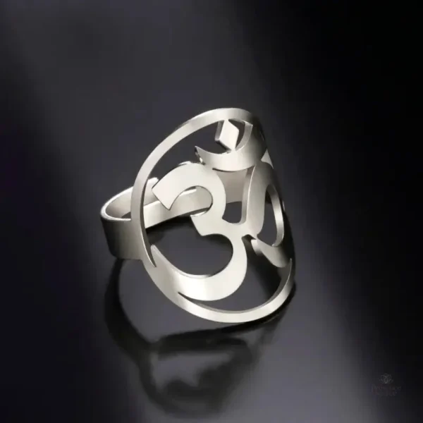 Bague avec symbole Om, parfaite pour les pratiquants de yoga