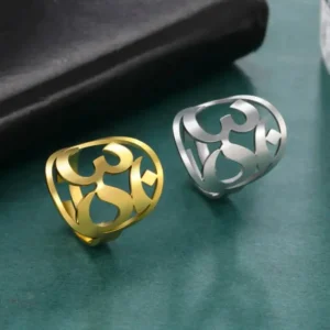 Bague simple Om, un bijou pour la méditation quotidienne