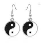 Boucle d'oreille yin yang en design élégant