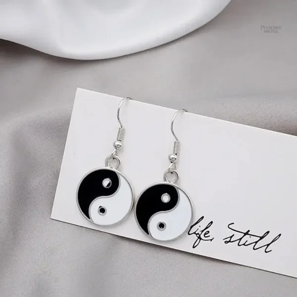 Boucles d'oreilles yin yang en métal moderne