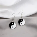 Accessoire tendance : boucle d'oreille yin yang