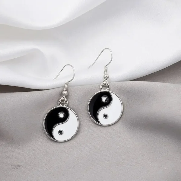 Accessoire tendance : boucle d'oreille yin yang