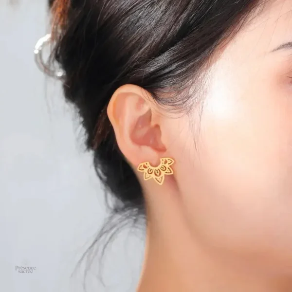 Accessoires bohème : boucles d'oreilles en forme de lotus