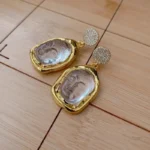 Boucles d'oreilles quartz avec design Bouddha