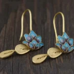 Boucles d'oreilles florales bleues élégantes