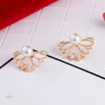 Design floral inspiré de la fleur de lotus en boucles d'oreilles